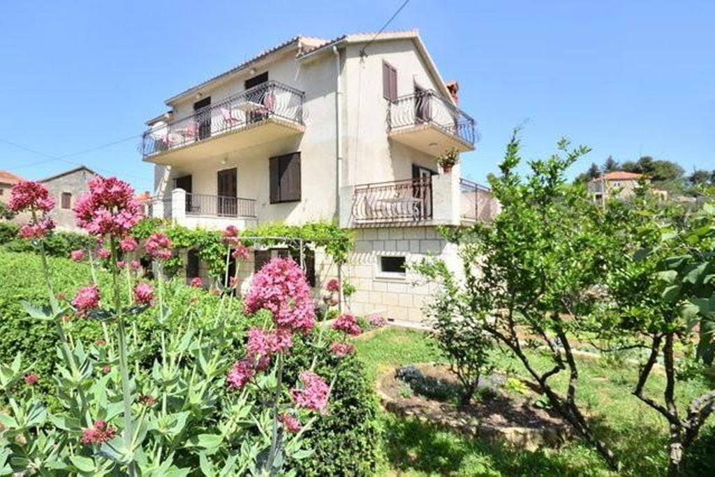 Apartments Vrisnik Jelsa  Exterior foto